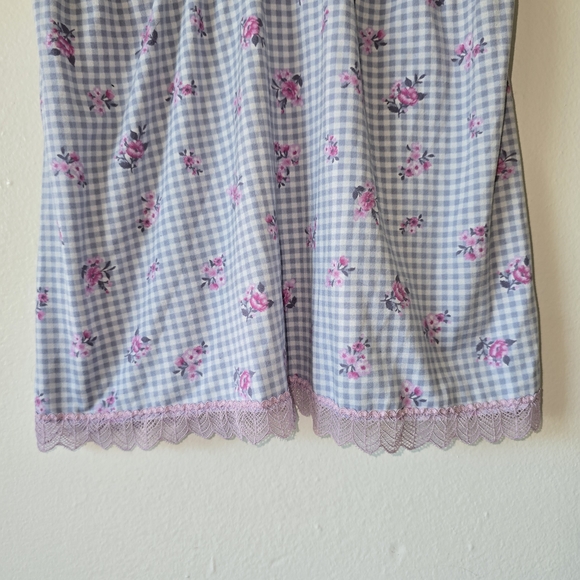 Laura Ashley Lavender Floral Chemise - Size Medium - Picture 3 of 11